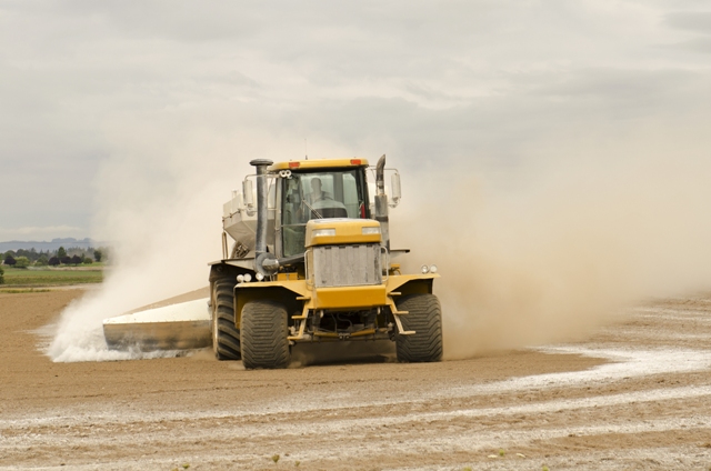 Gesso agrícola é ideal para solos com excesso de sais - Crédito Shutterstock