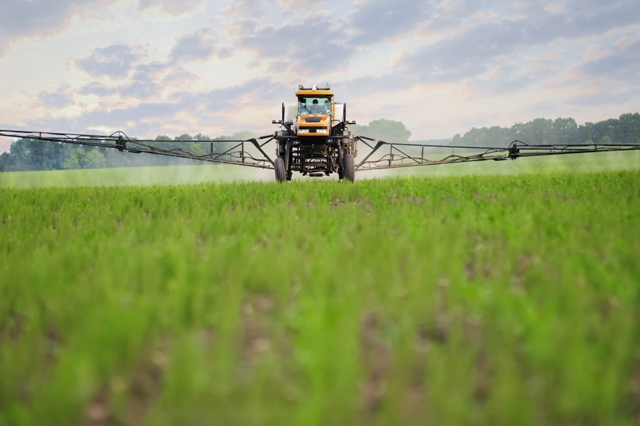 Uso de herbicidas no sistema plantio direto - Créditos Shutterstock