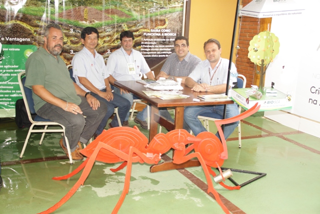 A equipe apresentou a Bioiscano controle de formiga - Fotos Luize Hess