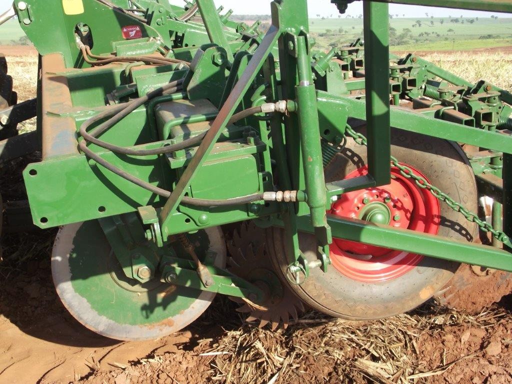 Crédito Marco Martins - O equipamento substitui cerca de cinco operações que ainda são necessárias para quem faz preparo convencional de solo