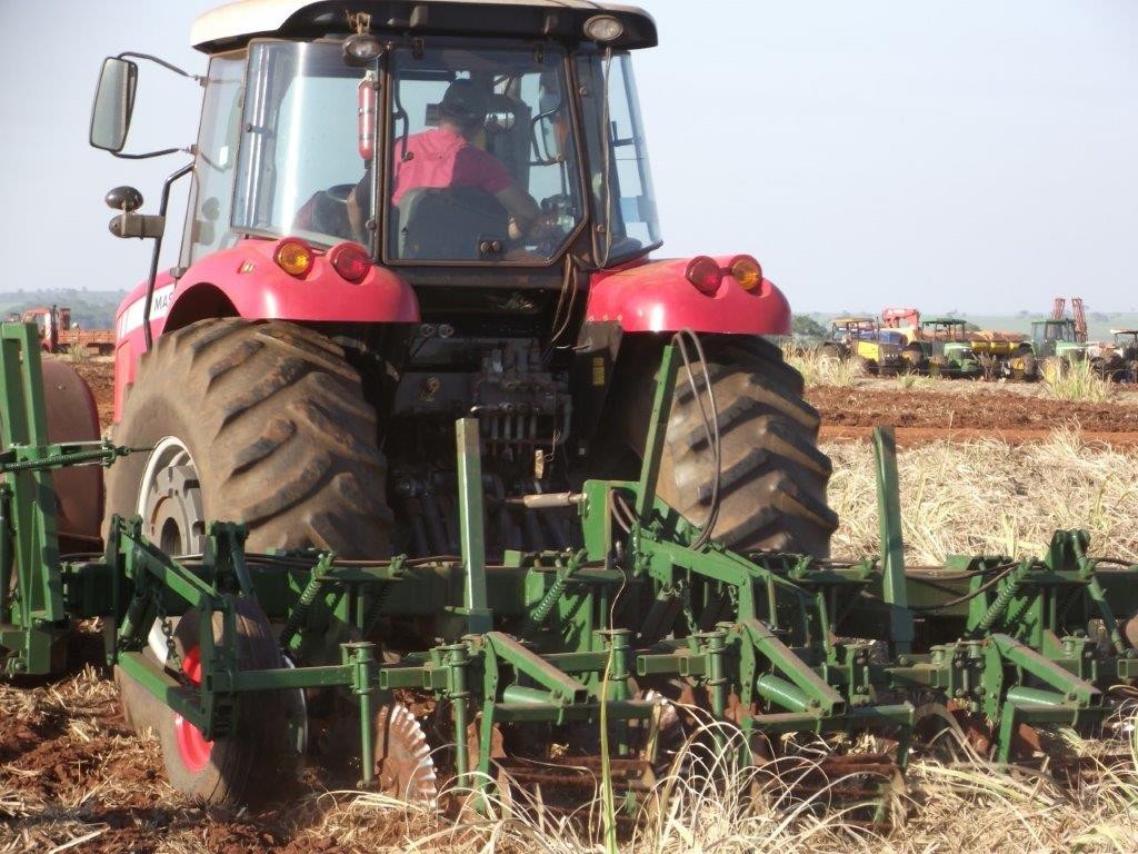 Crédito Marco Martins - O equipamento substitui cerca de cinco operações que ainda são necessárias para quem faz preparo convencional de solo.
