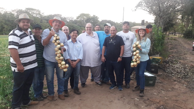 Cebola Rio Grande, em Monte Alto, juntamente com a equipe da Roma Agrícola - Crédito Hazera