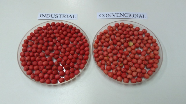 Uniformidade de distribuição do inseticida e fungicida e o menor dano mecânico em sementes de soja no TSI em comparação ao tratamento convencional - Crédito Momesso 