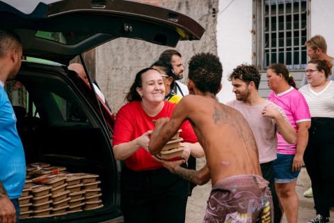 GoodTruck Brasil distribui kits alimentares para combater a insegurança alimentar no Brasil